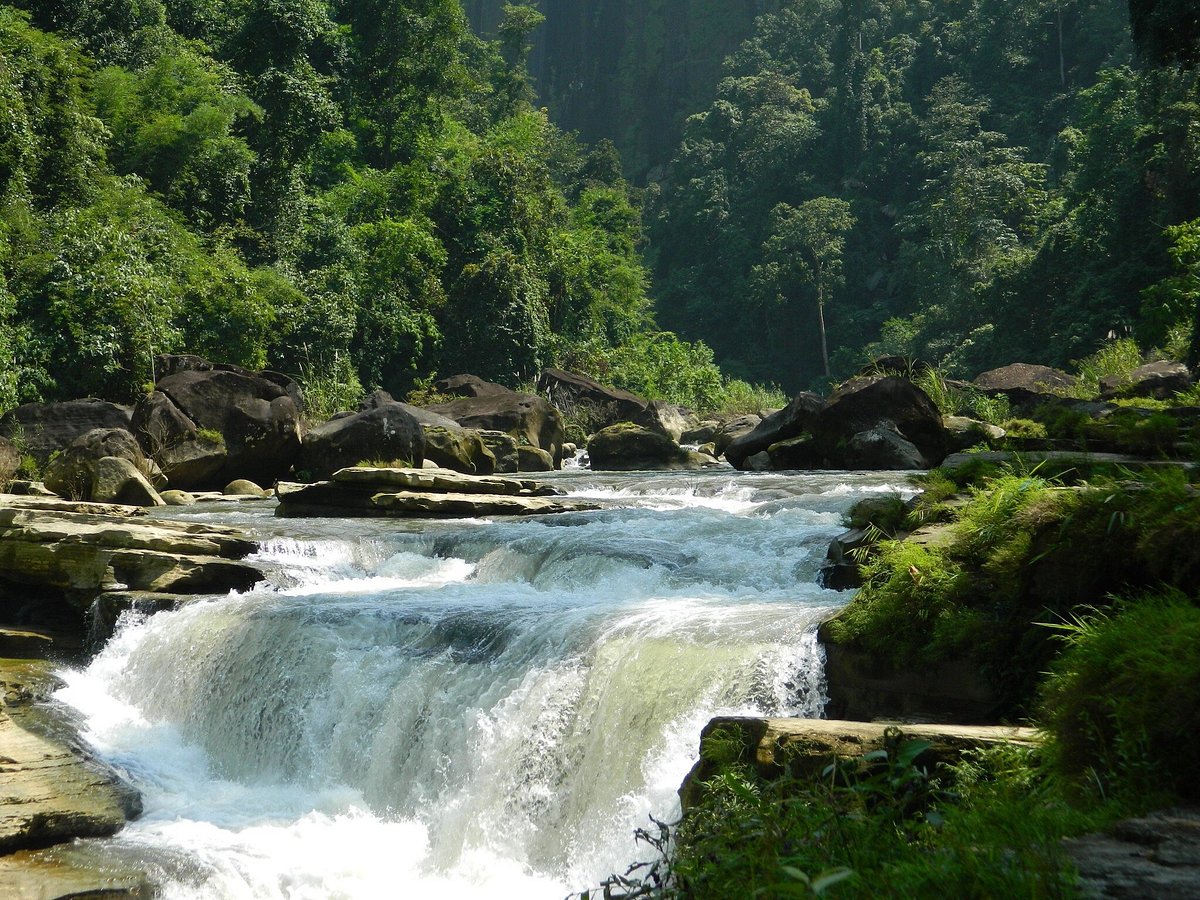 Amiakhum Waterfall